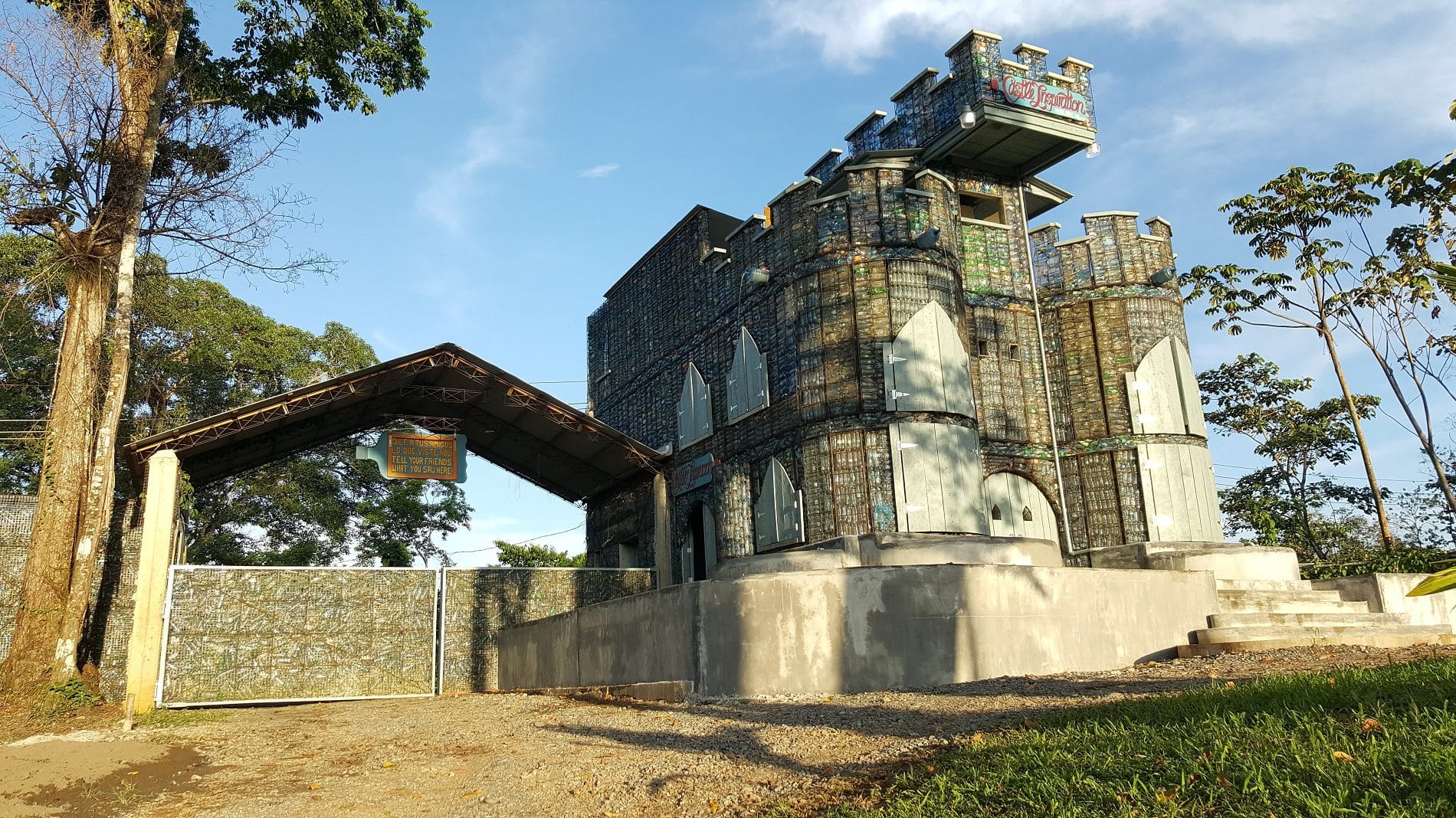 Image: Entryway and castle made out of plastic bottles at the Plastic Bottle Vilage