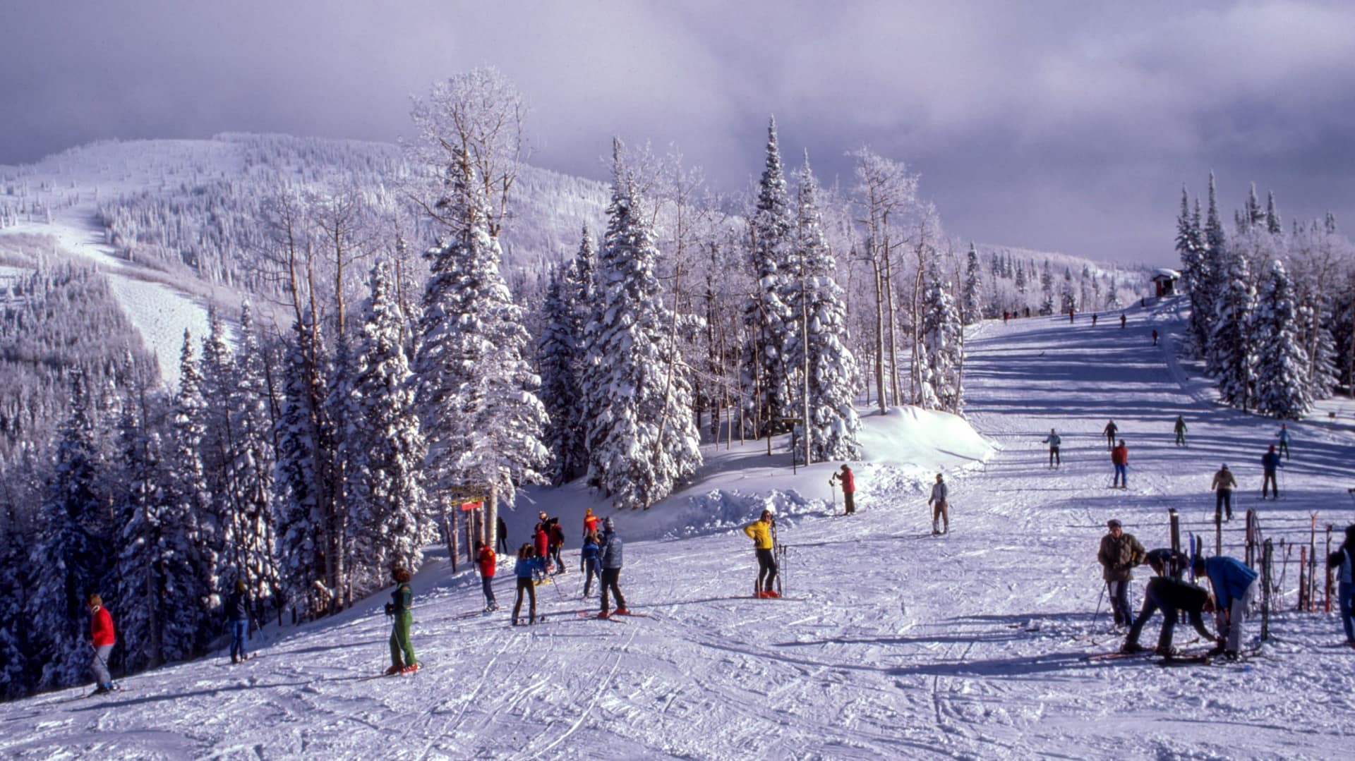 Image: community of skiiers vermont ski and sports