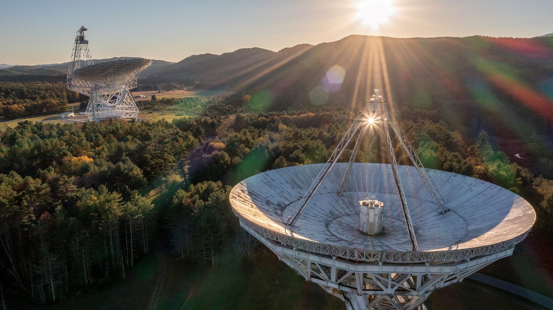 Image: The Green Bank Observatory Telescope in the town with no WiFi