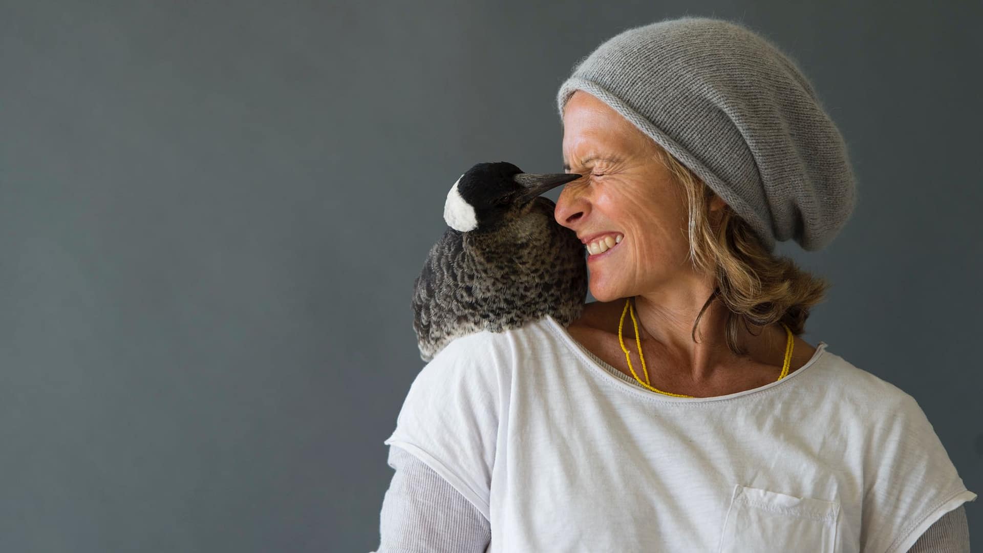Image: Penguin Bloom sitting on Sam Bloom's Shoulder