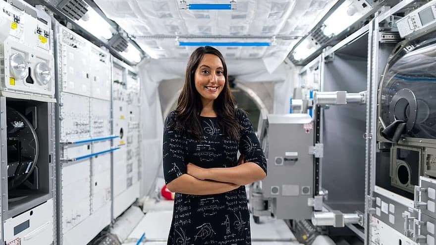 Image: scientist in the lab