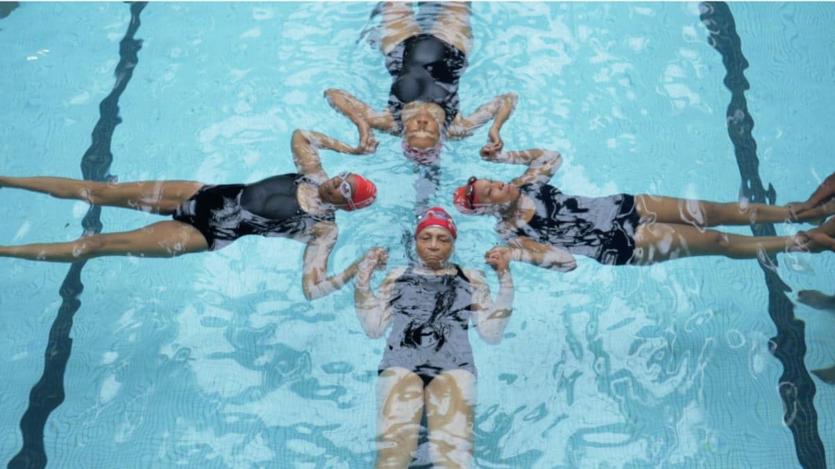 Image: Harlem Honeys and Bears practicing in the water