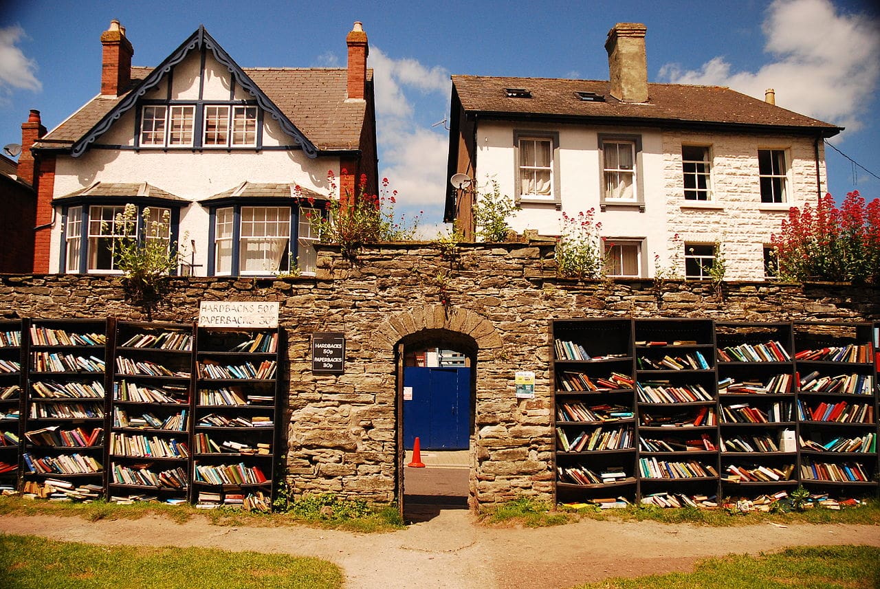 Image: Outdoor bookshop in Hay-on-Wye