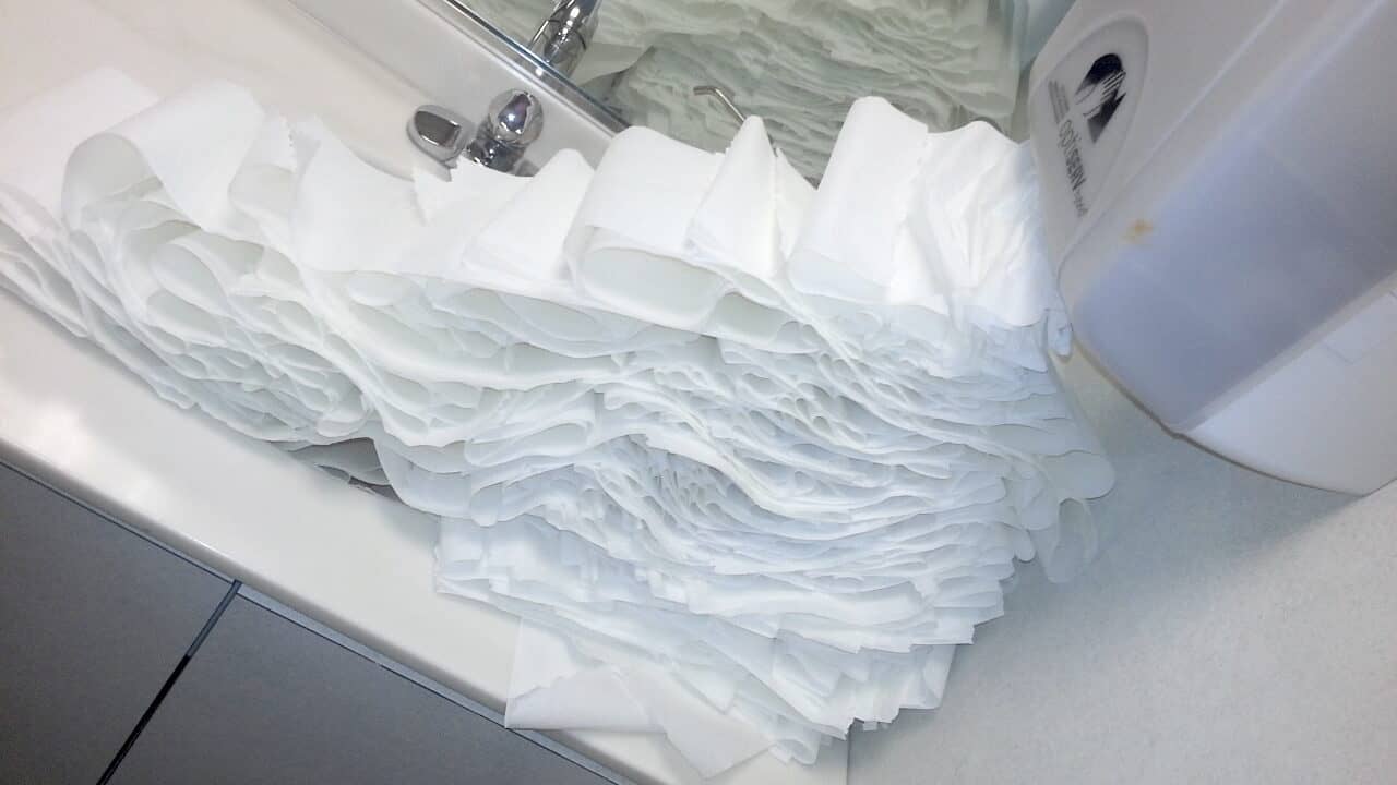 Image: Paper towels dispenser overflowing