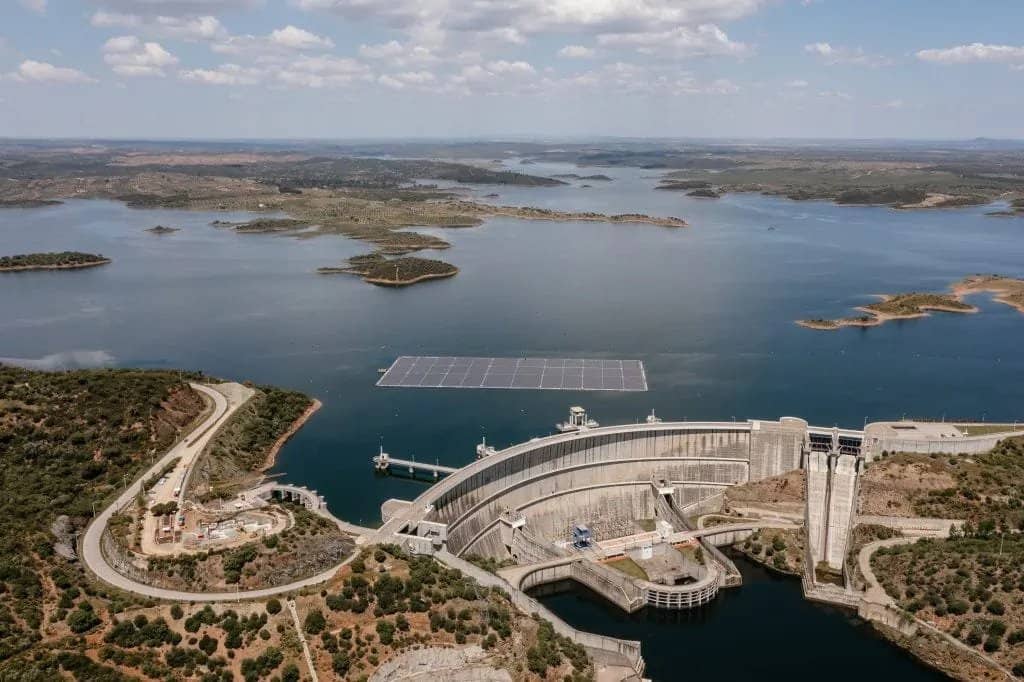 Image: the floating solar array near Alqueva dam.