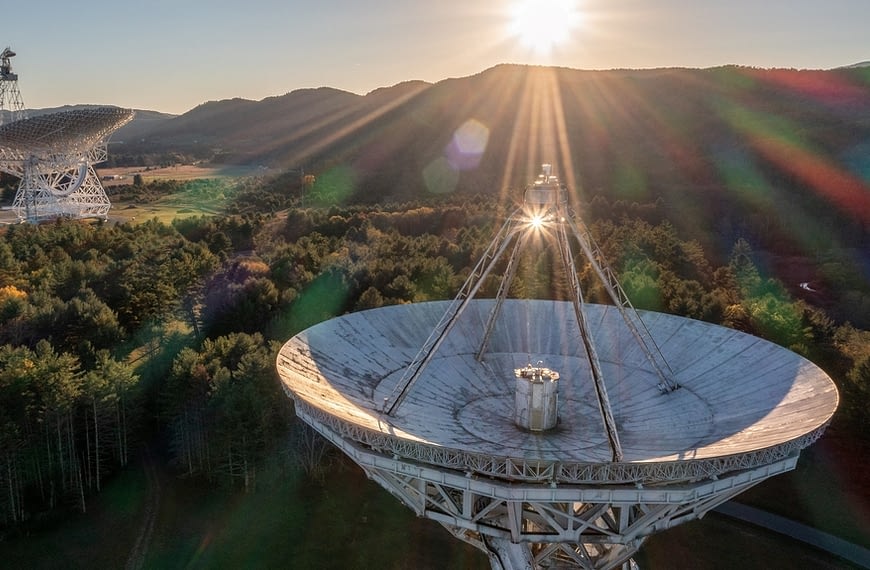 Image: The Green Bank Observatory Telescope in the town with no WiFi