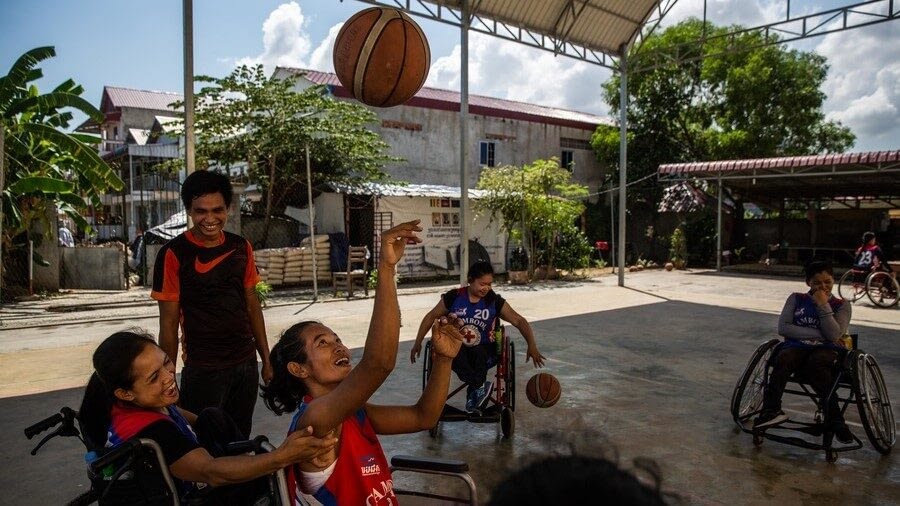 Image: Battambang Roses players playing wheelchair basketball 